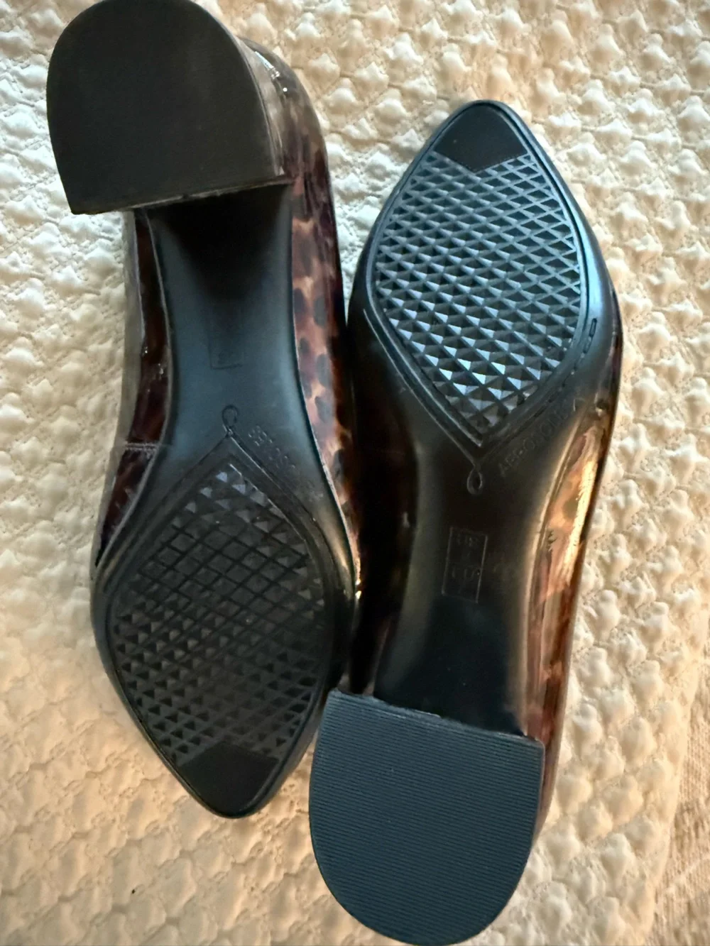 Brand New AEROSOLES Brown Tortoiseshell Patent Heels